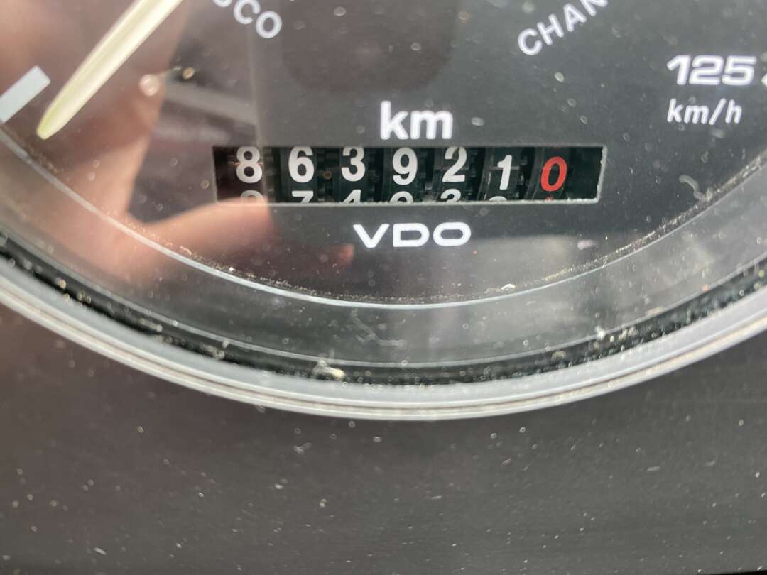 Caminhão VOLKSWAGEN VW 8100 Baú Furgão ANO 1998 de Oto Junior Caminhões no Paraná