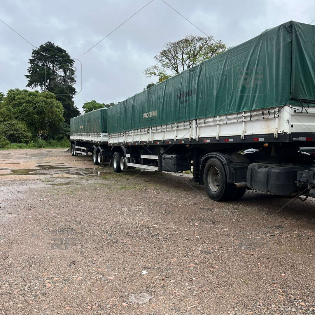 Carreta BITREM GRANELEIRO Facchini ANO 2019 10 Eixos de Auto RF Curitiba PR no Paraná