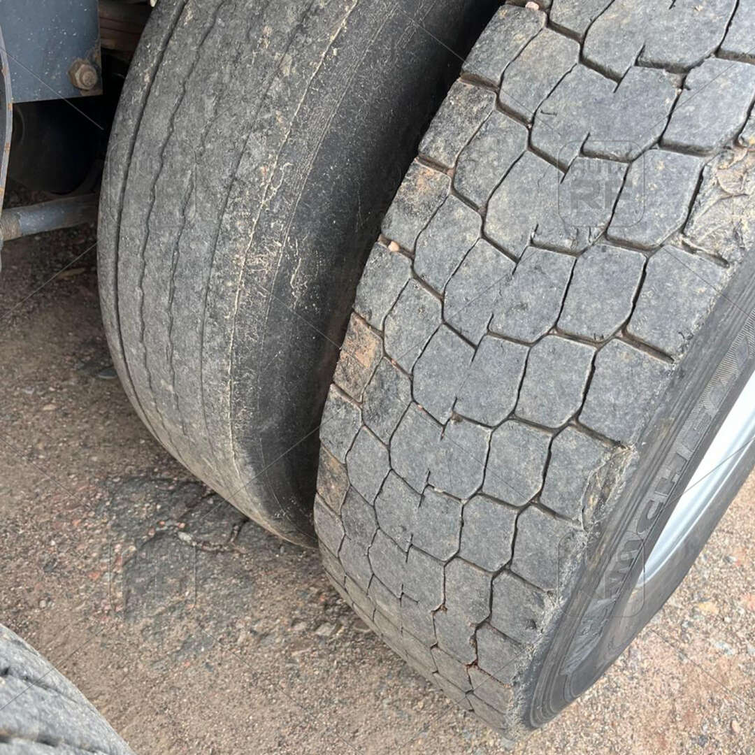 Carreta SEMI-REBOQUE BAU SIDER Randon ANO 2007 3 Eixos de Auto RF Curitiba PR no Paraná