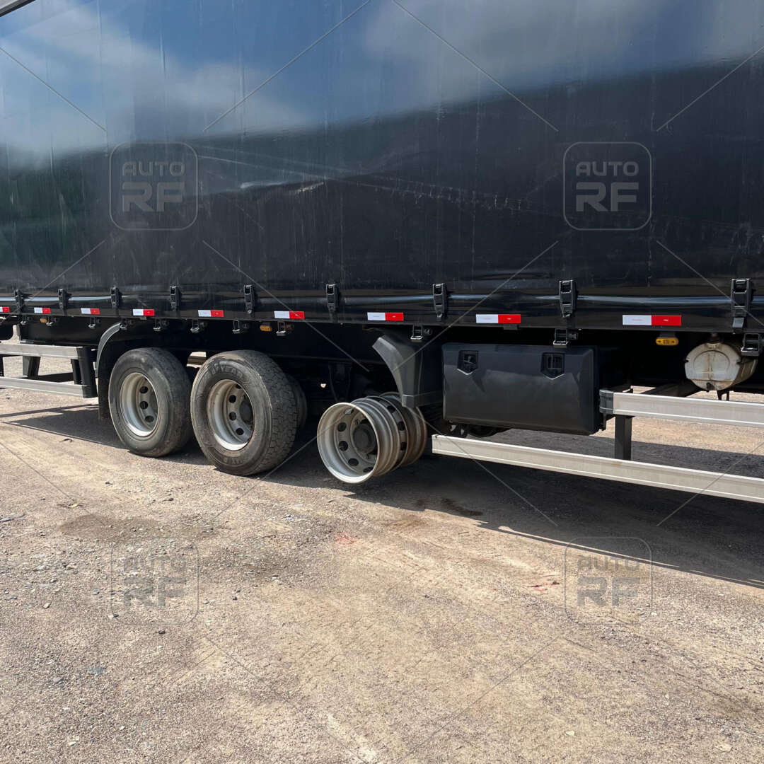 Carreta SEMI-REBOQUE BAU SIDER Facchini ANO 2013 3 Eixos de Auto RF Curitiba PR no Paraná