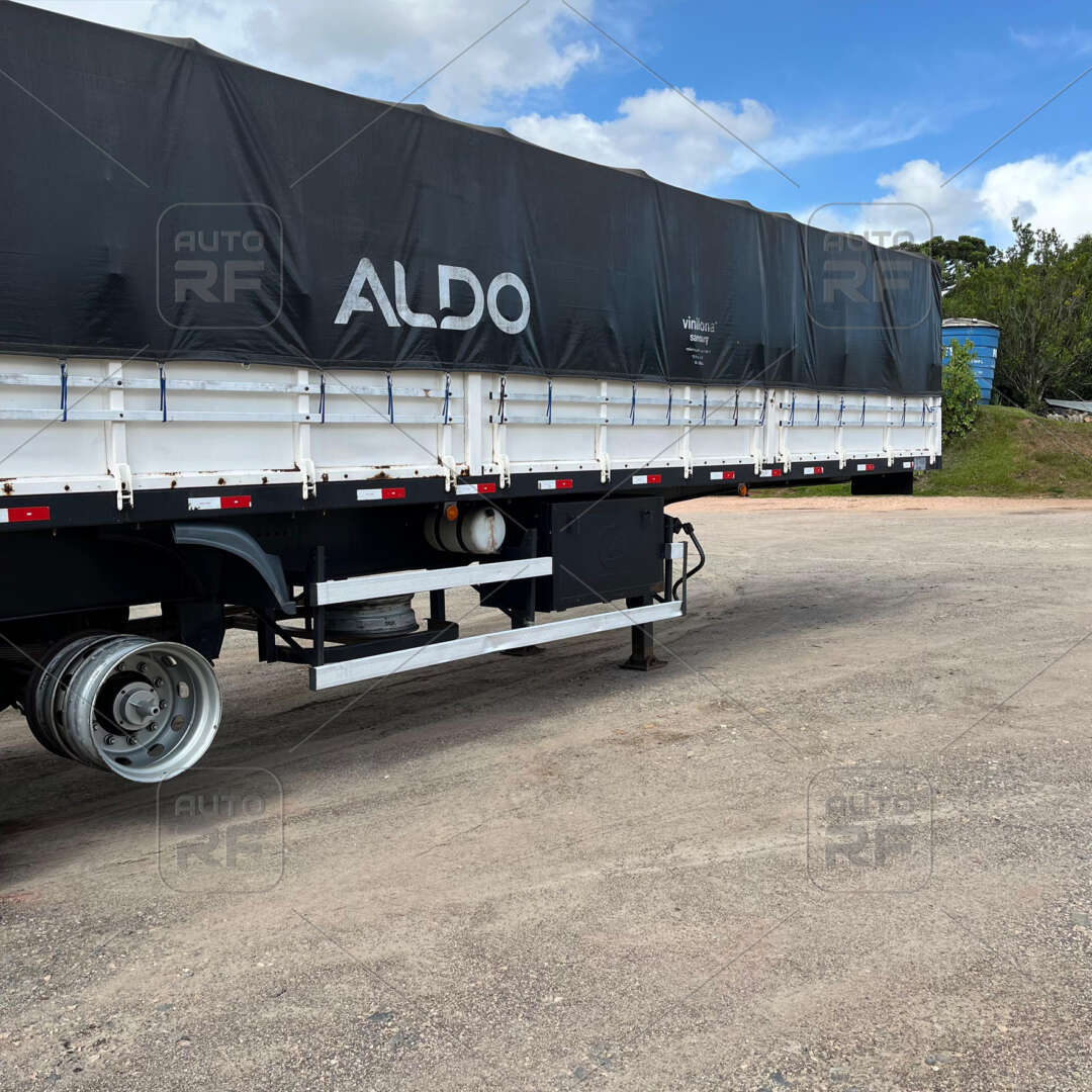 Carreta SEMI-REBOQUE GRANELEIRO Librelato ANO 2014 1 Eixo de Auto RF Curitiba PR no Paraná