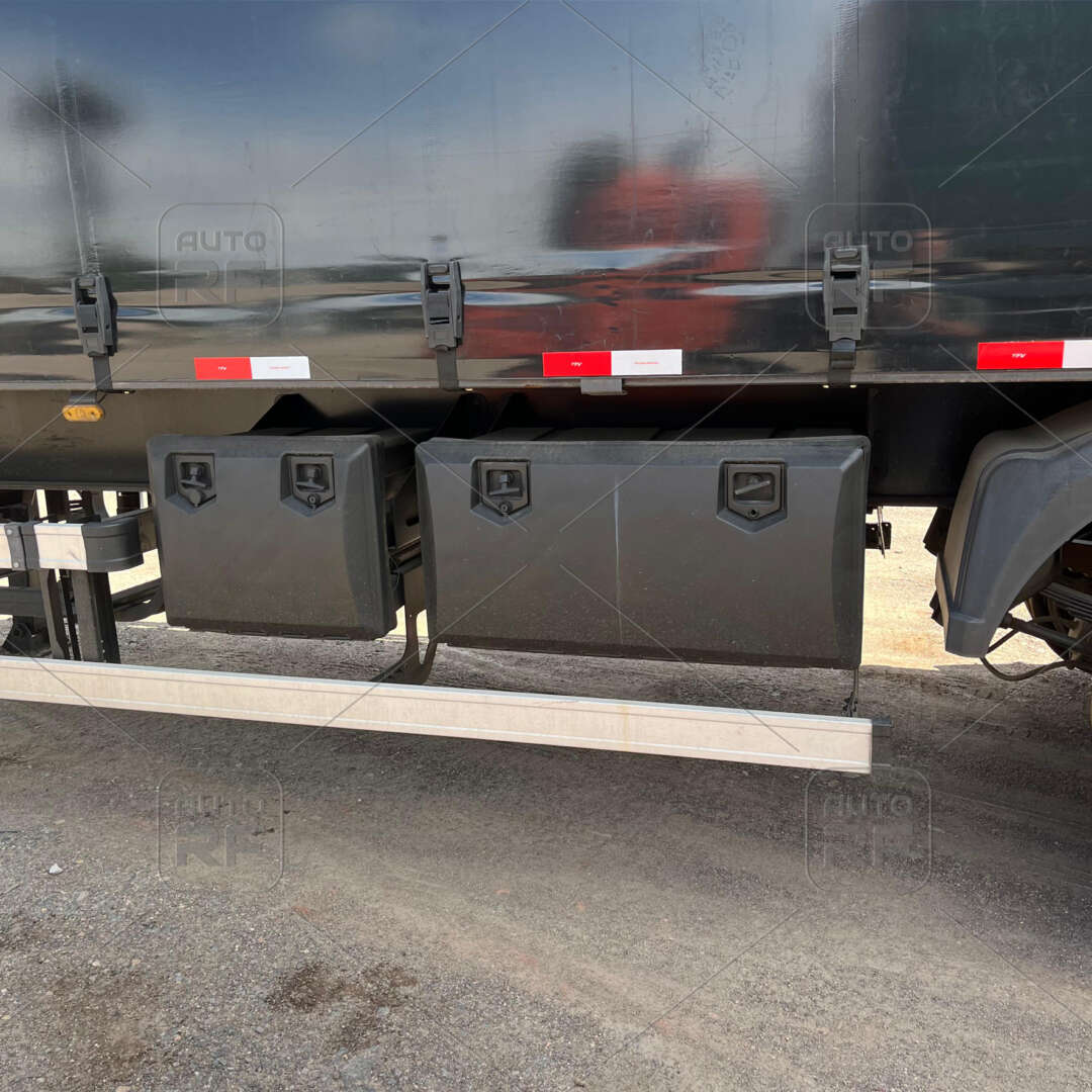 Carreta SEMI-REBOQUE BAU SIDER Facchini ANO 2013 3 Eixos de Auto RF Curitiba PR no Paraná