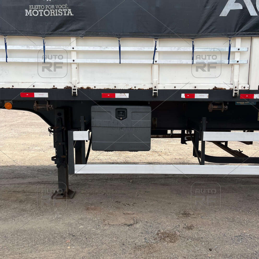 Carreta SEMI-REBOQUE GRANELEIRO Librelato ANO 2014 1 Eixo de Auto RF Curitiba PR no Paraná