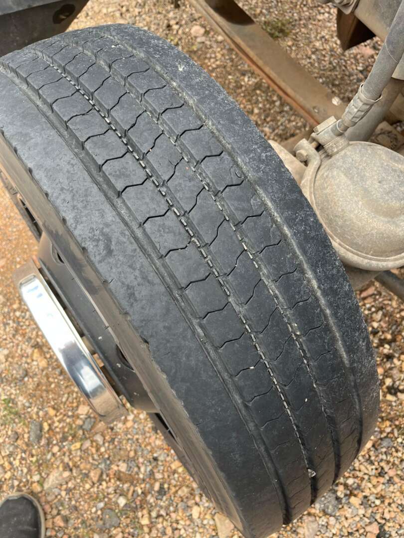 Caminhão FORD CARGO 815 Baú Furgão ANO 2005 de Auto RF Curitiba PR no Paraná