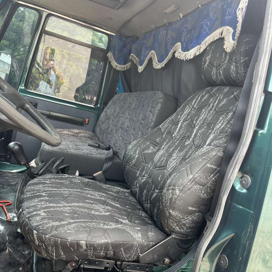 Caminhão FORD CARGO 815 Baú Furgão ANO 2005 de Auto RF Curitiba PR no Paraná