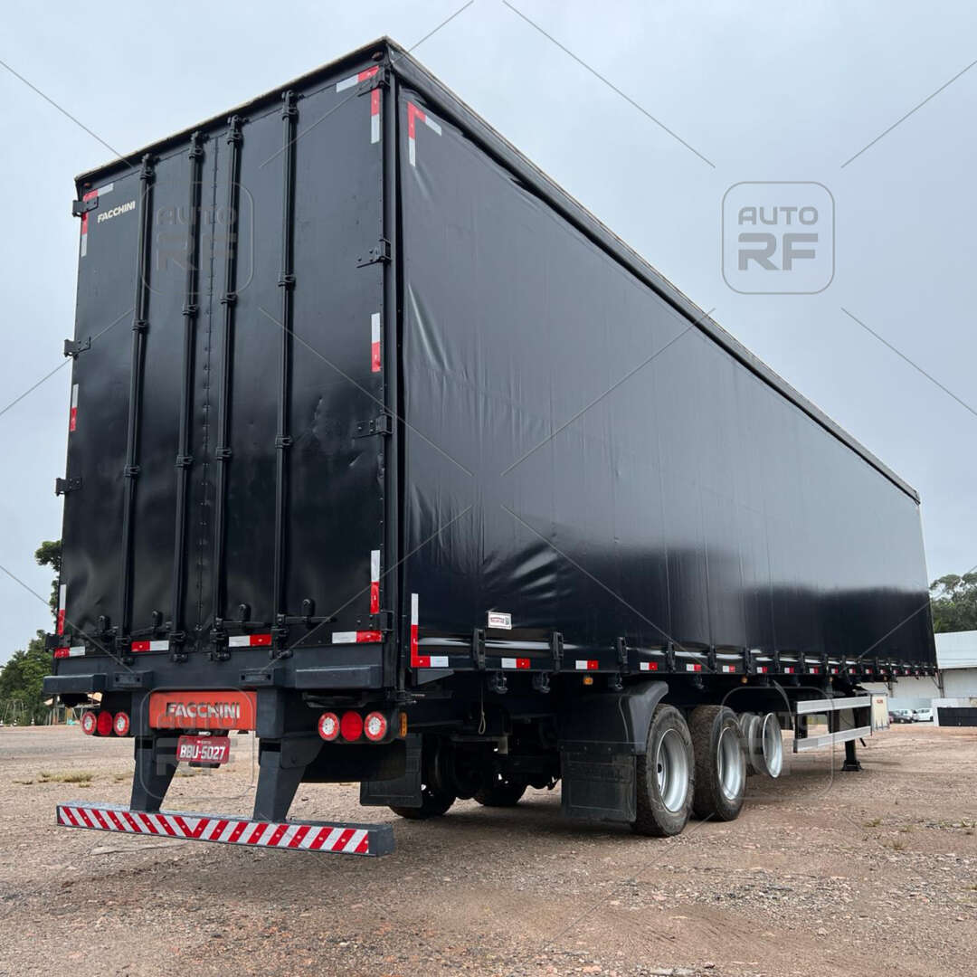 Carreta SEMI-REBOQUE BAU SIDER Facchini ANO 2018 3 Eixos de Auto RF Curitiba PR no Paraná