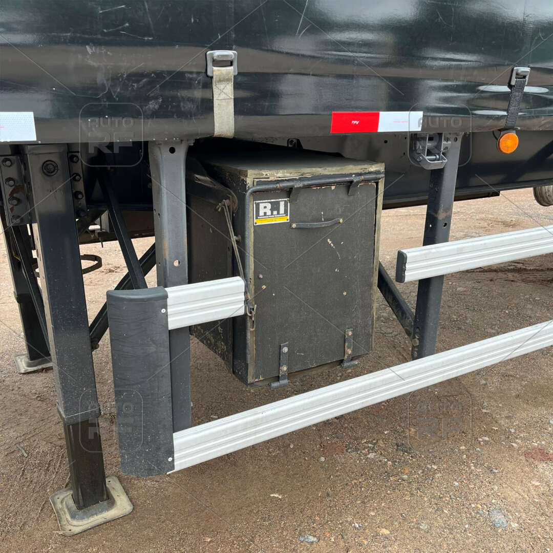 Carreta SEMI-REBOQUE BAU SIDER Randon ANO 2014 3 Eixos de Auto RF Curitiba PR no Paraná