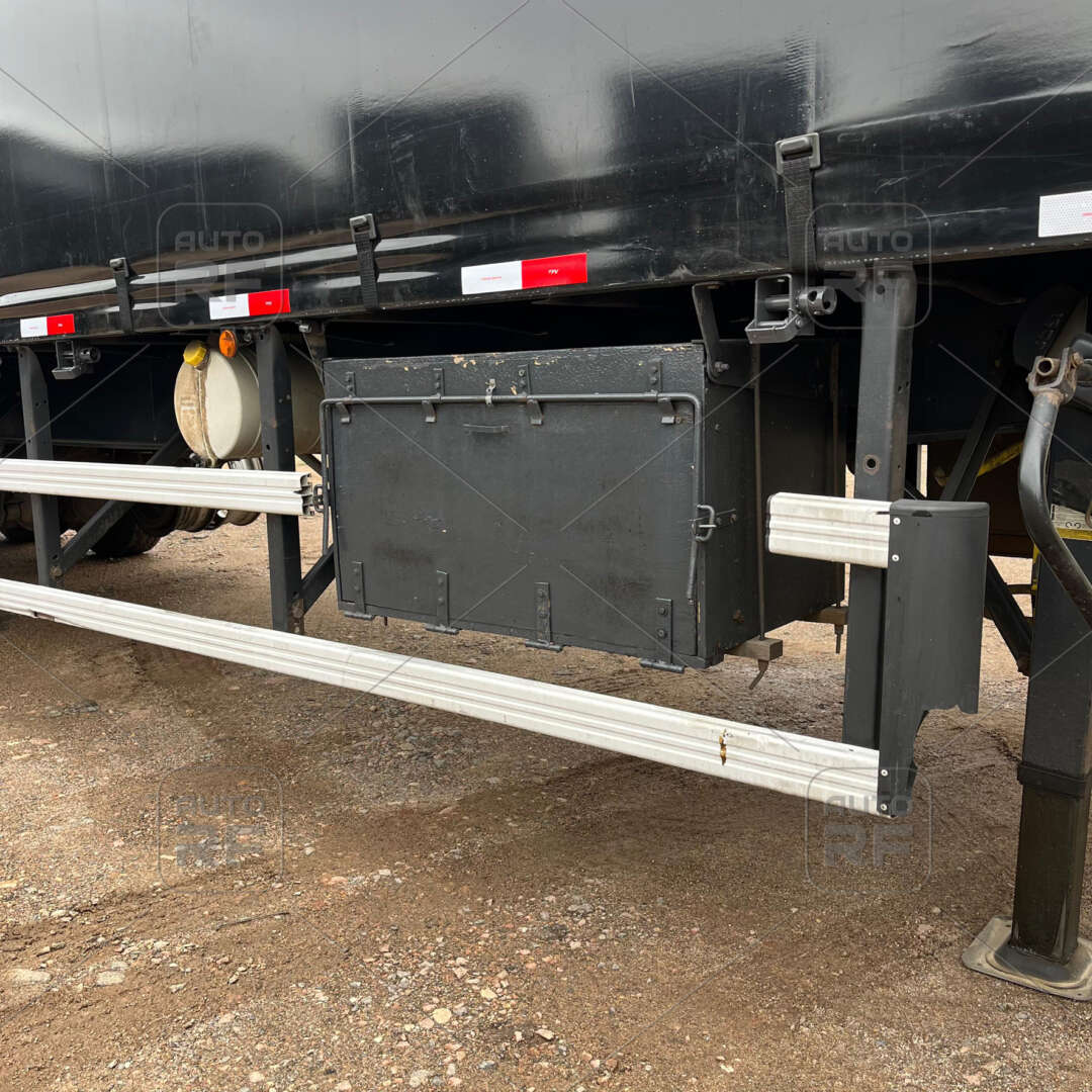 Carreta SEMI-REBOQUE BAU SIDER Randon ANO 2014 3 Eixos de Auto RF Curitiba PR no Paraná