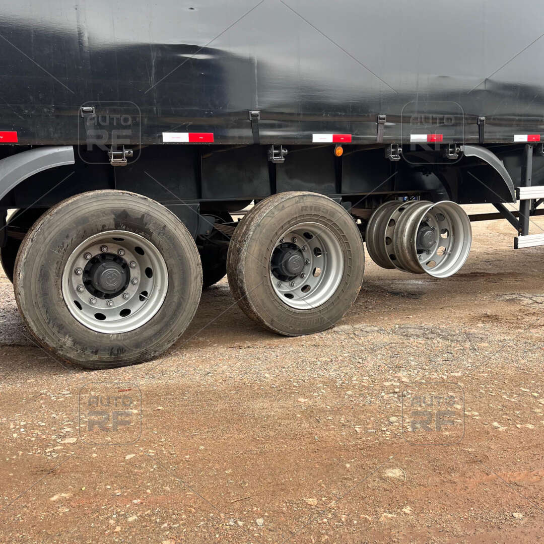 Carreta SEMI-REBOQUE BAU SIDER Randon ANO 2014 3 Eixos de Auto RF Curitiba PR no Paraná