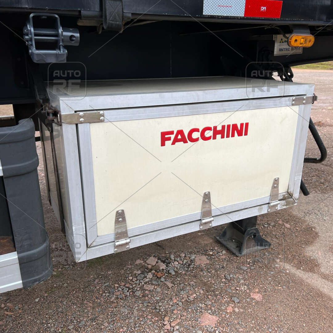 Carreta SEMI-REBOQUE BAU SIDER Facchini ANO 2018 3 Eixos de Auto RF Curitiba PR no Paraná