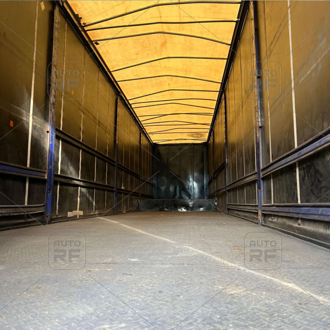 Carreta SEMI-REBOQUE BAU SIDER Guerra ANO 2005 3 Eixos de Auto RF Curitiba PR no Paraná