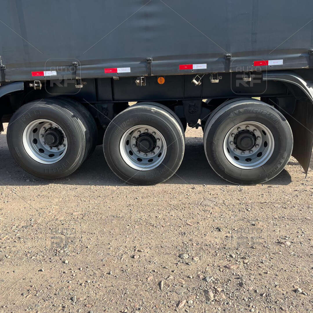 Carreta SEMI-REBOQUE BAU SIDER Librelato ANO 2017 3 Eixos de Auto RF Curitiba PR no Paraná