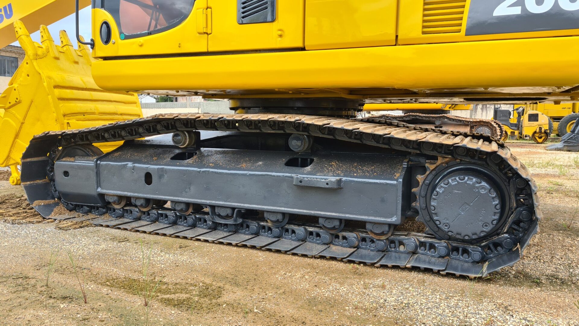 ESCAVADEIRA KOMATSU PC-200 2009 de Br Tratores no Paraná