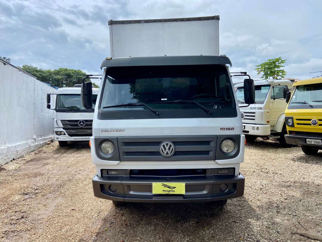 Caminhão VOLKSWAGEN VW 10160 Baú Furgão ANO 2015 de Peregrino Caminhões no Paraná