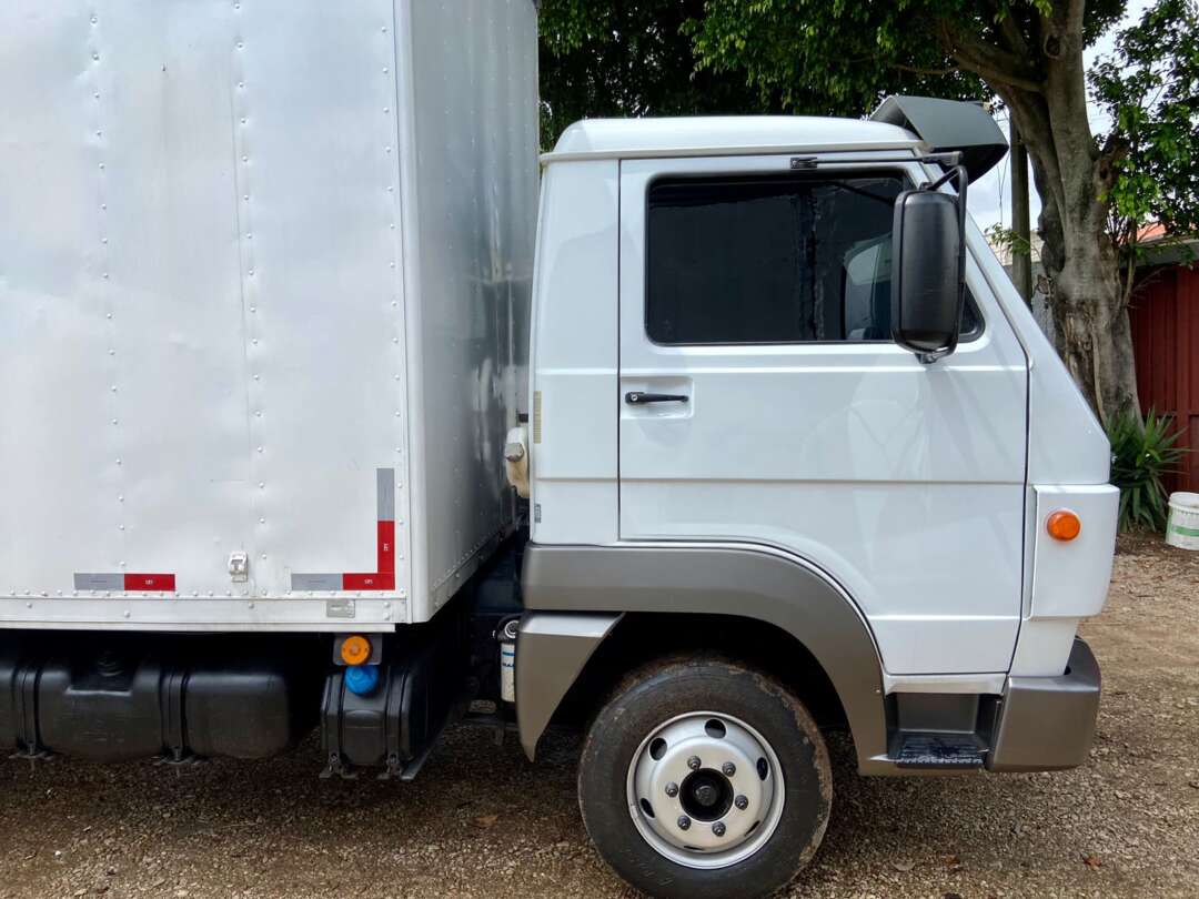 Caminhão VOLKSWAGEN VW 10160 Baú Furgão ANO 2015 de Peregrino Caminhões no Paraná