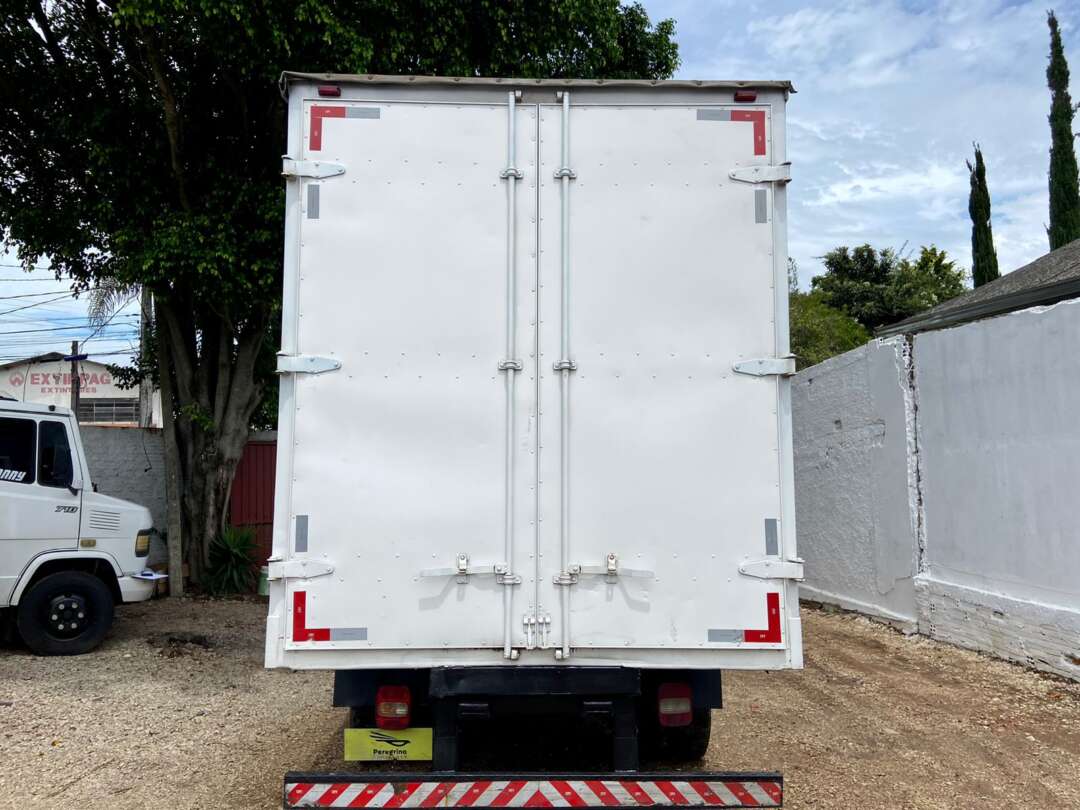 Caminhão VOLKSWAGEN VW 10160 Baú Furgão ANO 2015 de Peregrino Caminhões no Paraná