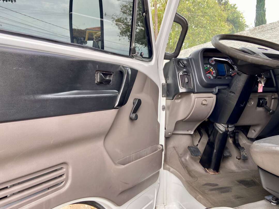 Caminhão VOLKSWAGEN VW 10160 Baú Furgão ANO 2015 de Peregrino Caminhões no Paraná