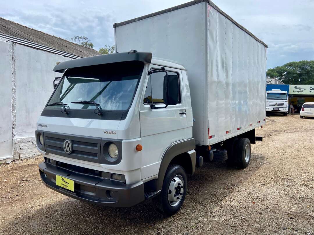 Caminhão VOLKSWAGEN VW 10160 Baú Furgão ANO 2015 de Peregrino Caminhões no Paraná