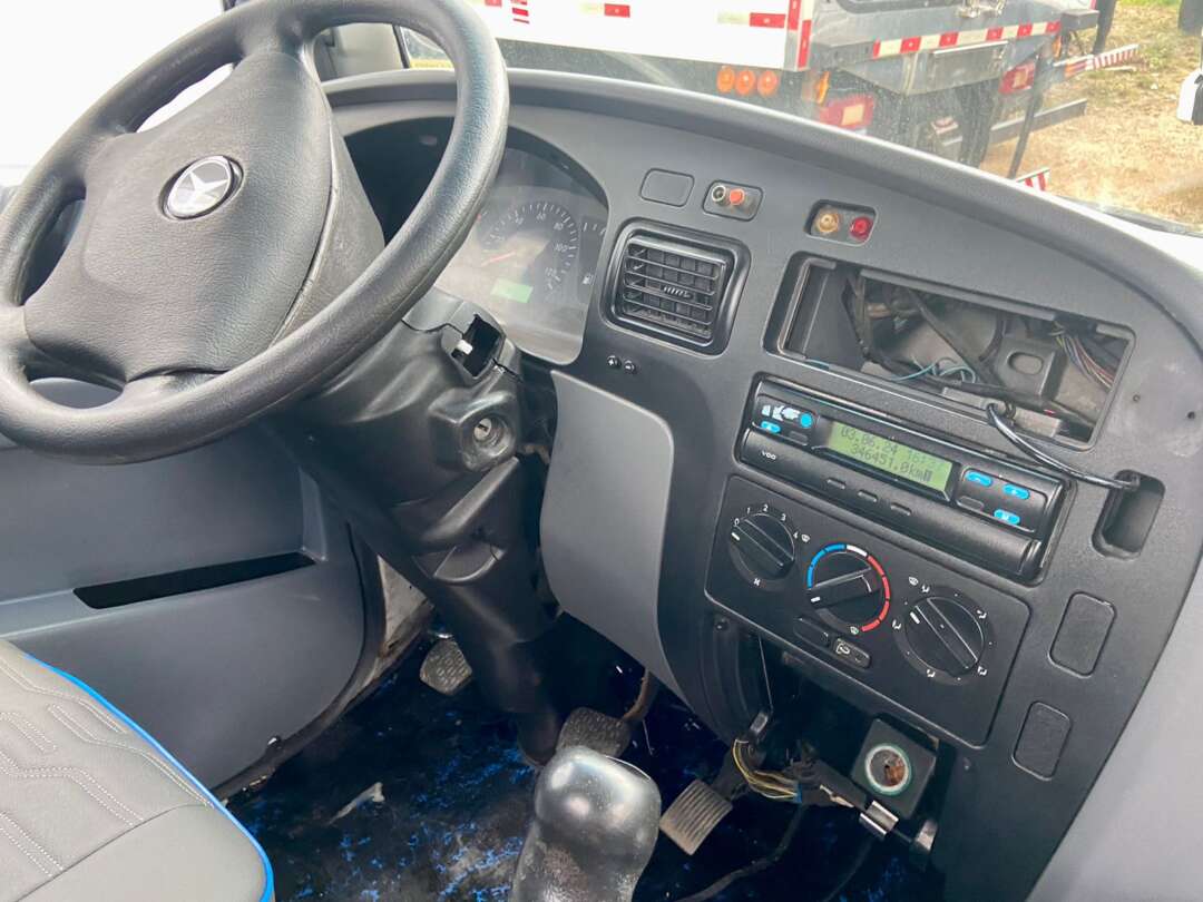 Caminhão MERCEDES BENZ MB 915 Chassis ANO 2012 de Peregrino Caminhões no Paraná