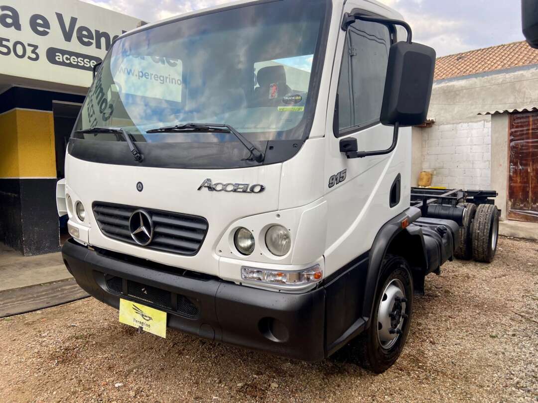 Caminhão MERCEDES BENZ MB 915 Chassis ANO 2012 de Peregrino Caminhões no Paraná