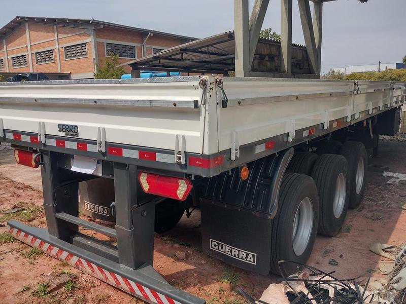 CARRETA GRADE BAIXA E PORTA CONTAINER GUERRA 2008 COM PNEUS de 1.000CAR Curitiba no Paraná