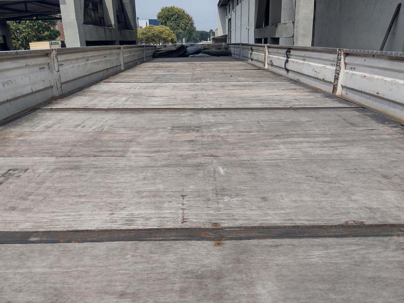 CARRETA GRADE BAIXA E PORTA CONTAINER GUERRA 2008 COM PNEUS de 1.000CAR Curitiba no Paraná