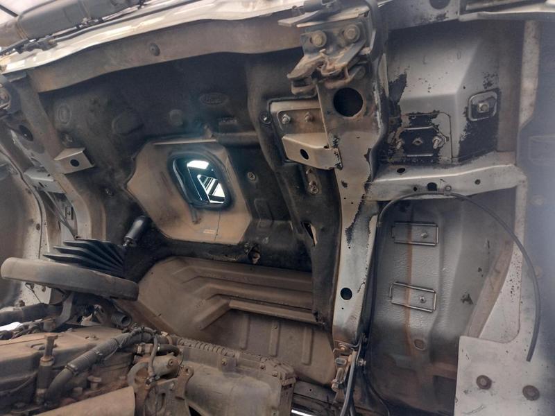 CAMINHÃO 3/4 FORD CARGO 815 2012 BAÚ de 1.000CAR Curitiba no Paraná