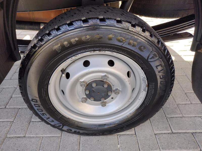 KIA BONGO K-2500 2.5 4X2 2020 de 1.000CAR Curitiba no Paraná