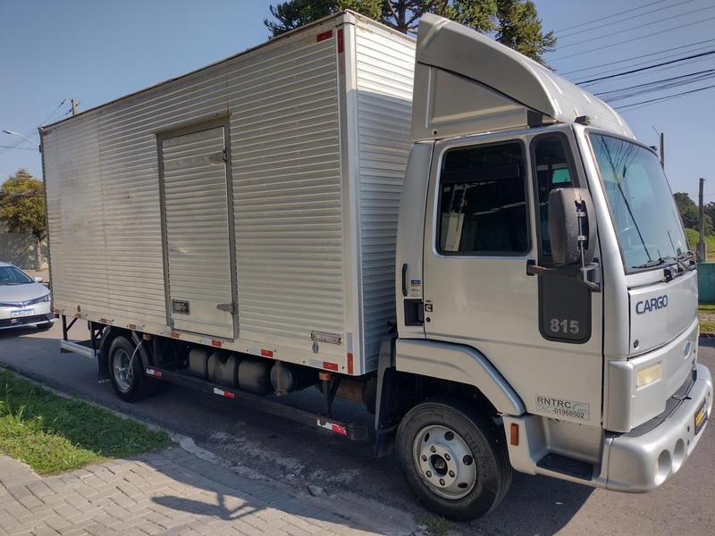 Caminhão FORD CARGO 815 Baú Furgão ANO 2012 de 1.000CAR Curitiba no Paraná
