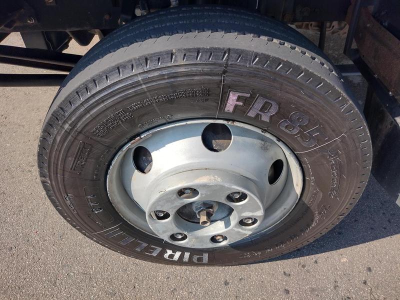 Caminhão FORD CARGO 815 Baú Furgão ANO 2012 de 1.000CAR Curitiba no Paraná