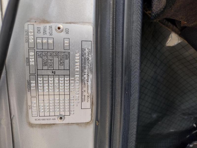 Caminhão FORD CARGO 815 Baú Furgão ANO 2012 de 1.000CAR Curitiba no Paraná