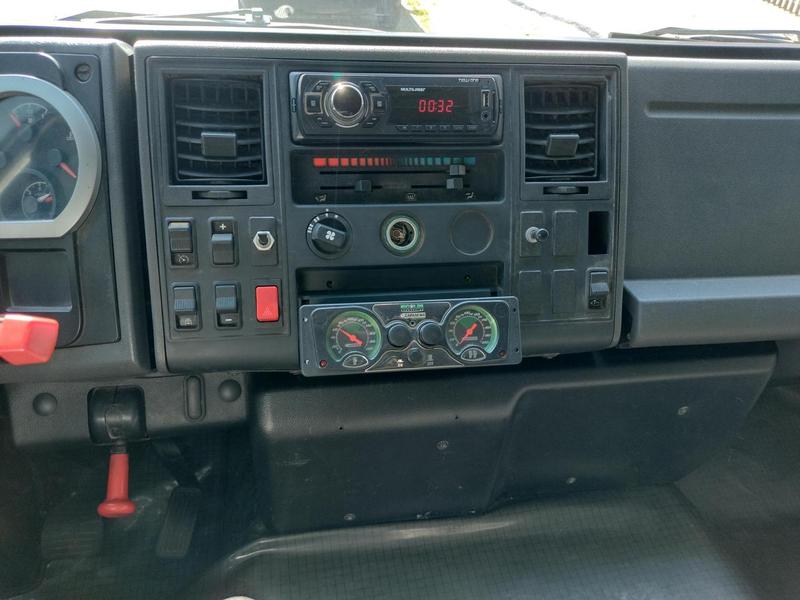 Caminhão FORD CARGO 815 Baú Furgão ANO 2012 de 1.000CAR Curitiba no Paraná