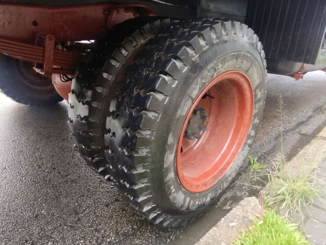 Caminhão MERCEDES BENZ MB 709 Carroceria ANO 1994 de 1.000CAR Curitiba no Paraná