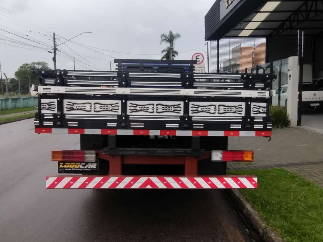 Caminhão MERCEDES BENZ MB 709 Carroceria ANO 1994 de 1.000CAR Curitiba no Paraná