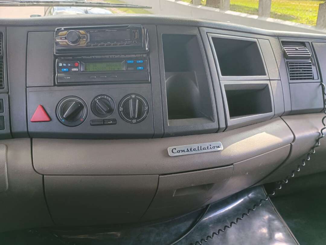 Caminhão VOLKSWAGEN VW 24280 Baú Furgão ANO 2012 de 1.000CAR Curitiba no Paraná