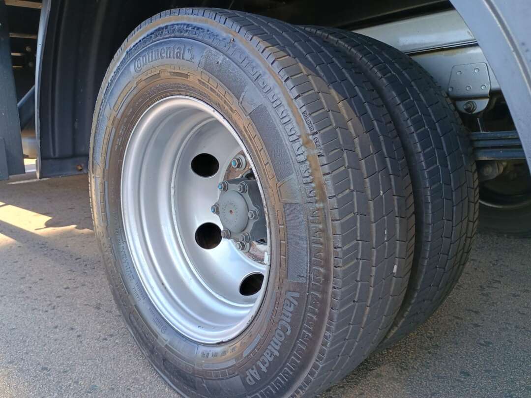 Caminhão MERCEDES BENZ SPRINTER Baú Furgão ANO 2021 de 1.000CAR Curitiba no Paraná