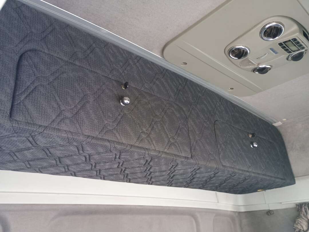 Caminhão VOLKSWAGEN VW 24280 Baú Furgão ANO 2012 de 1.000CAR Curitiba no Paraná