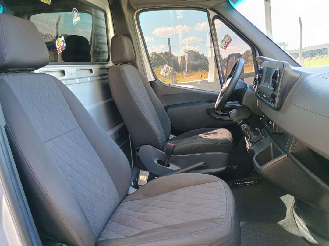 Caminhão MERCEDES BENZ SPRINTER Baú Furgão ANO 2021 de 1.000CAR Curitiba no Paraná