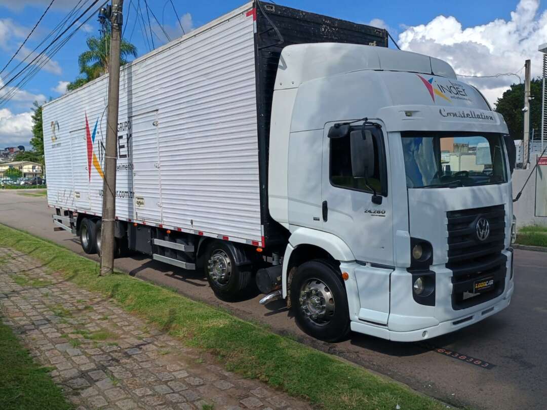 Caminhão VOLKSWAGEN VW 24280 Baú Furgão ANO 2012 de 1.000CAR Curitiba no Paraná