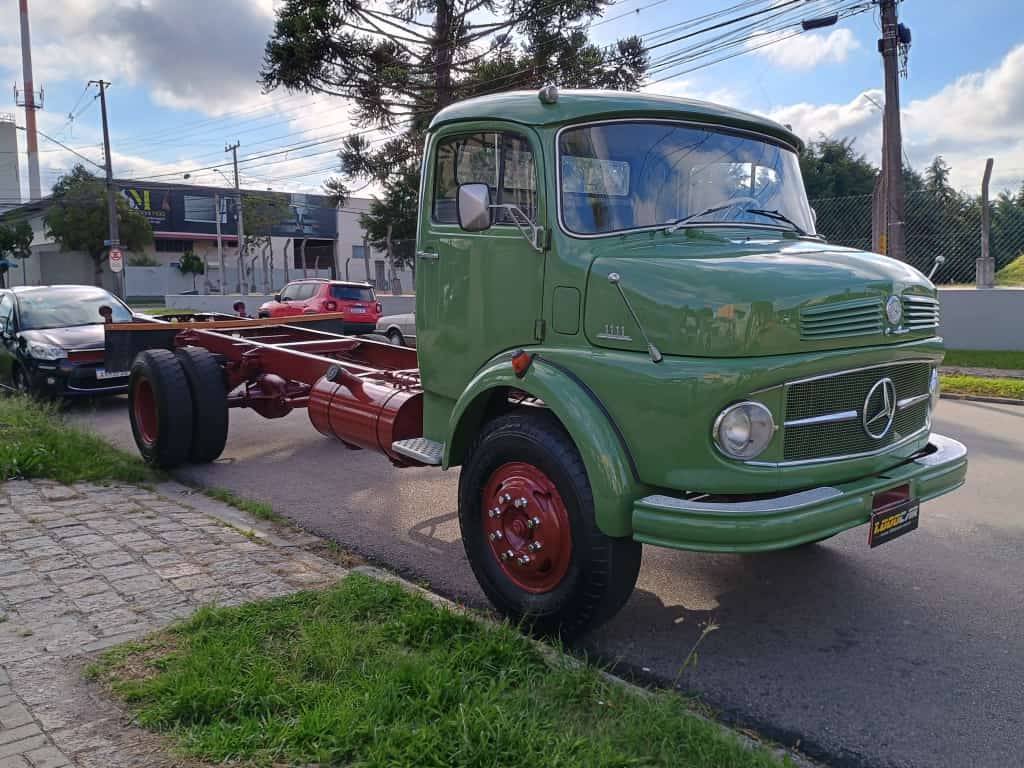 Caminhão MERCEDES BENZ MB 1111 Chassis ANO 1969 de 1.000CAR Curitiba no Paraná