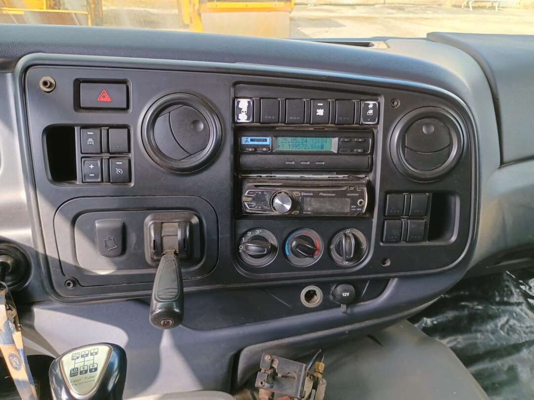 Caminhão FORD CARGO 2629 Caçamba Basculante ANO 2013 de 1.000CAR Curitiba no Paraná