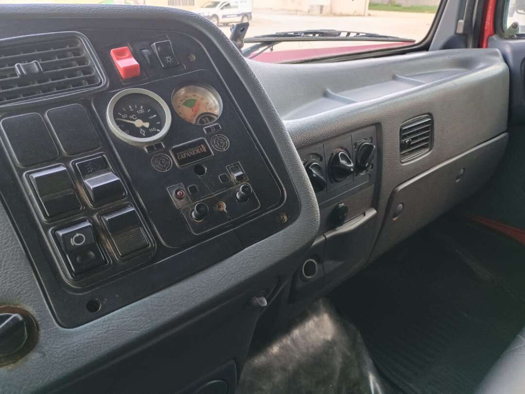 Caminhão MERCEDES BENZ MB 1620 Carroceria ANO 2009 de 1.000CAR Curitiba no Paraná