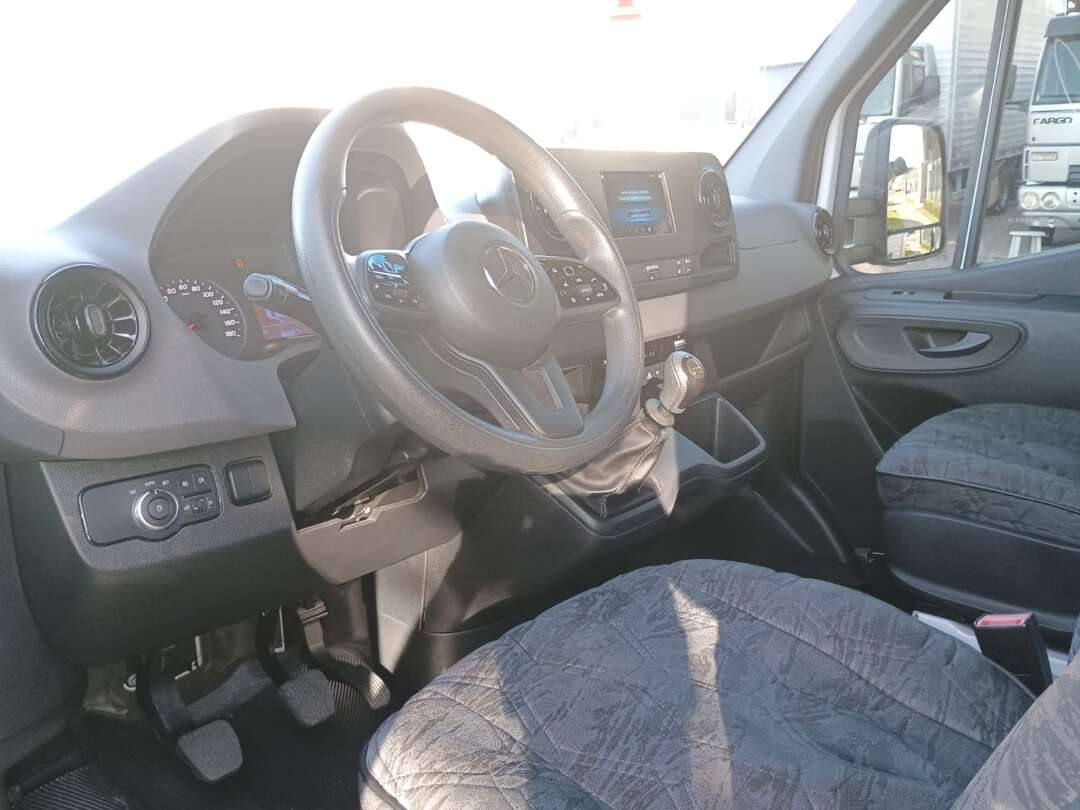 Caminhão MERCEDES BENZ SPRINTER Baú Furgão ANO 2022 de 1.000CAR Curitiba no Paraná