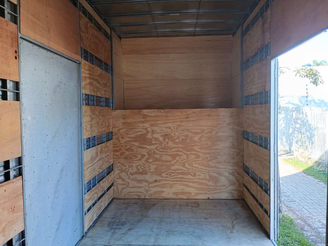 Caminhão MERCEDES BENZ SPRINTER Baú Furgão ANO 2022 de 1.000CAR Curitiba no Paraná