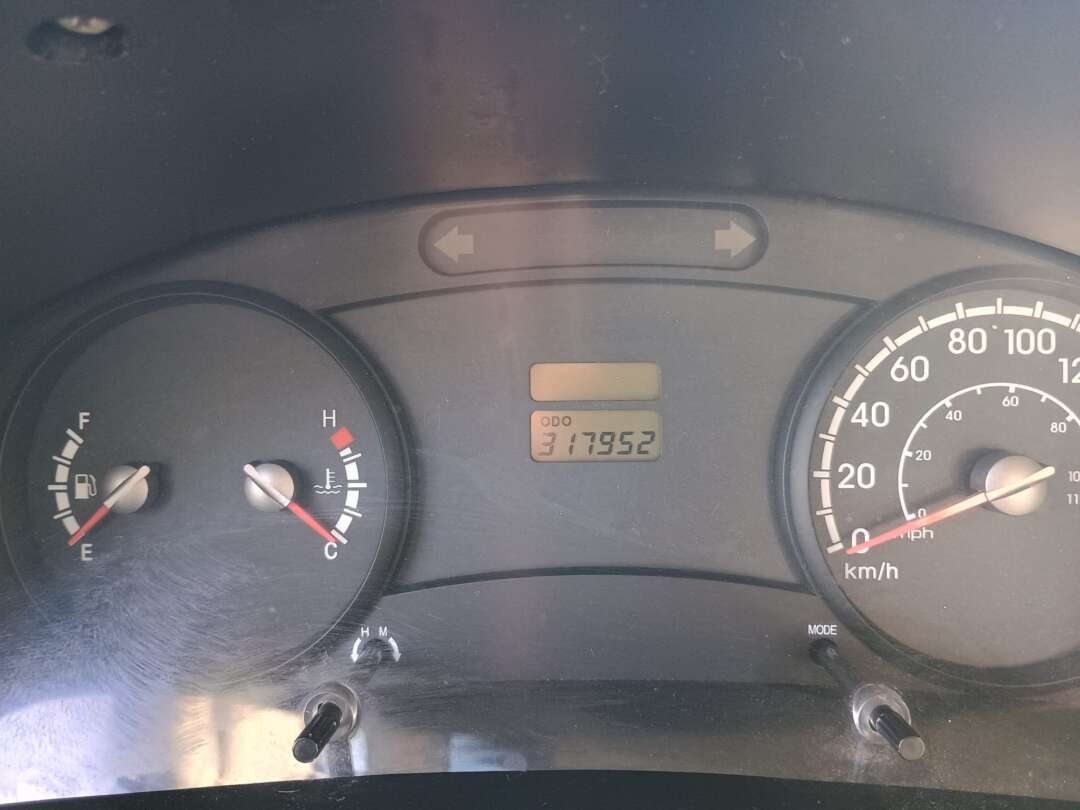 Caminhão KIA BONGO K-2500 Baú Furgão ANO 2012 de 1.000CAR Curitiba no Paraná