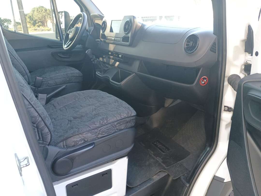 Caminhão MERCEDES BENZ SPRINTER Baú Furgão ANO 2022 de 1.000CAR Curitiba no Paraná