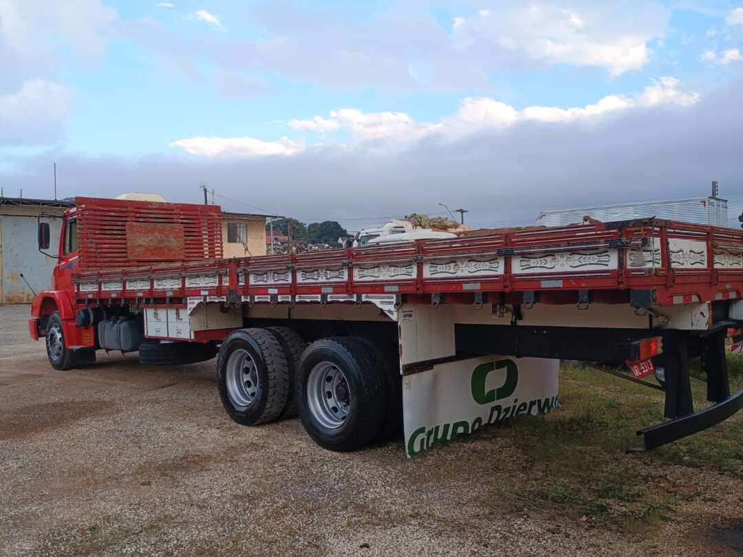Caminhão MERCEDES BENZ MB 1620 Carroceria ANO 2009 de 1.000CAR Curitiba no Paraná