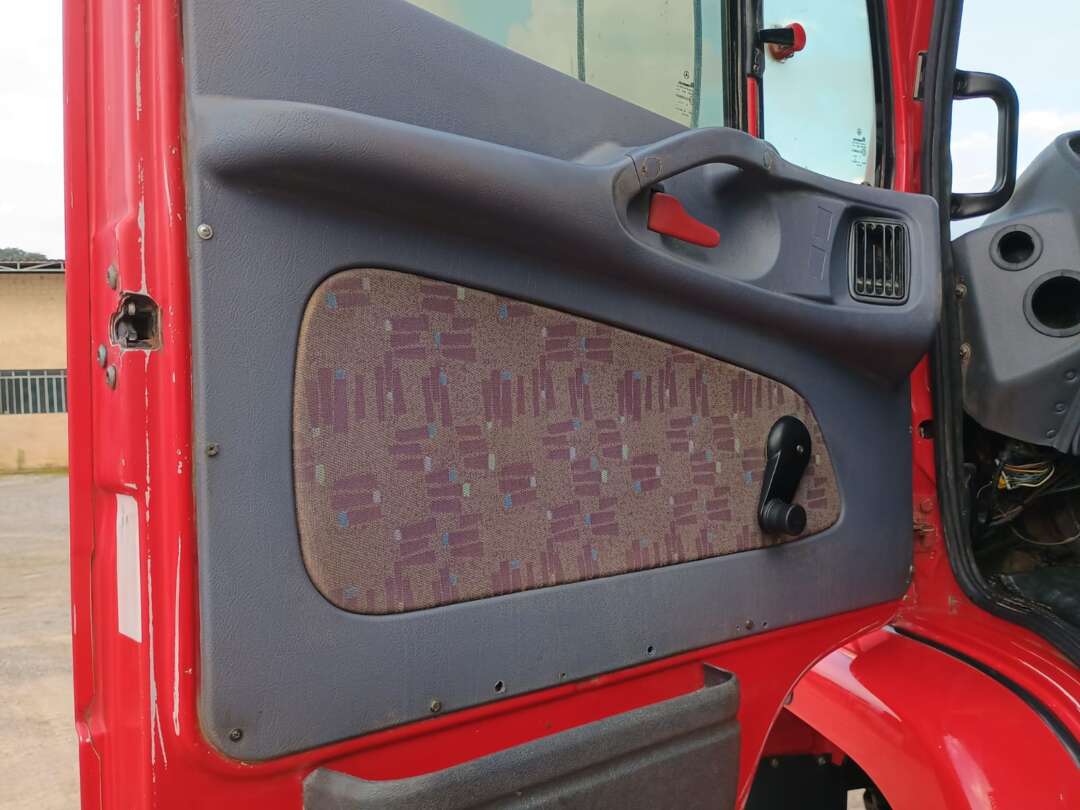 Caminhão MERCEDES BENZ MB 1620 Carroceria ANO 2009 de 1.000CAR Curitiba no Paraná