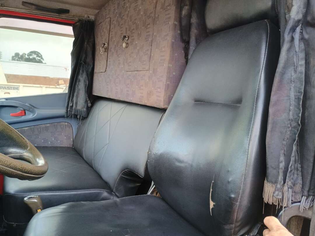 Caminhão MERCEDES BENZ MB 1620 Carroceria ANO 2009 de 1.000CAR Curitiba no Paraná