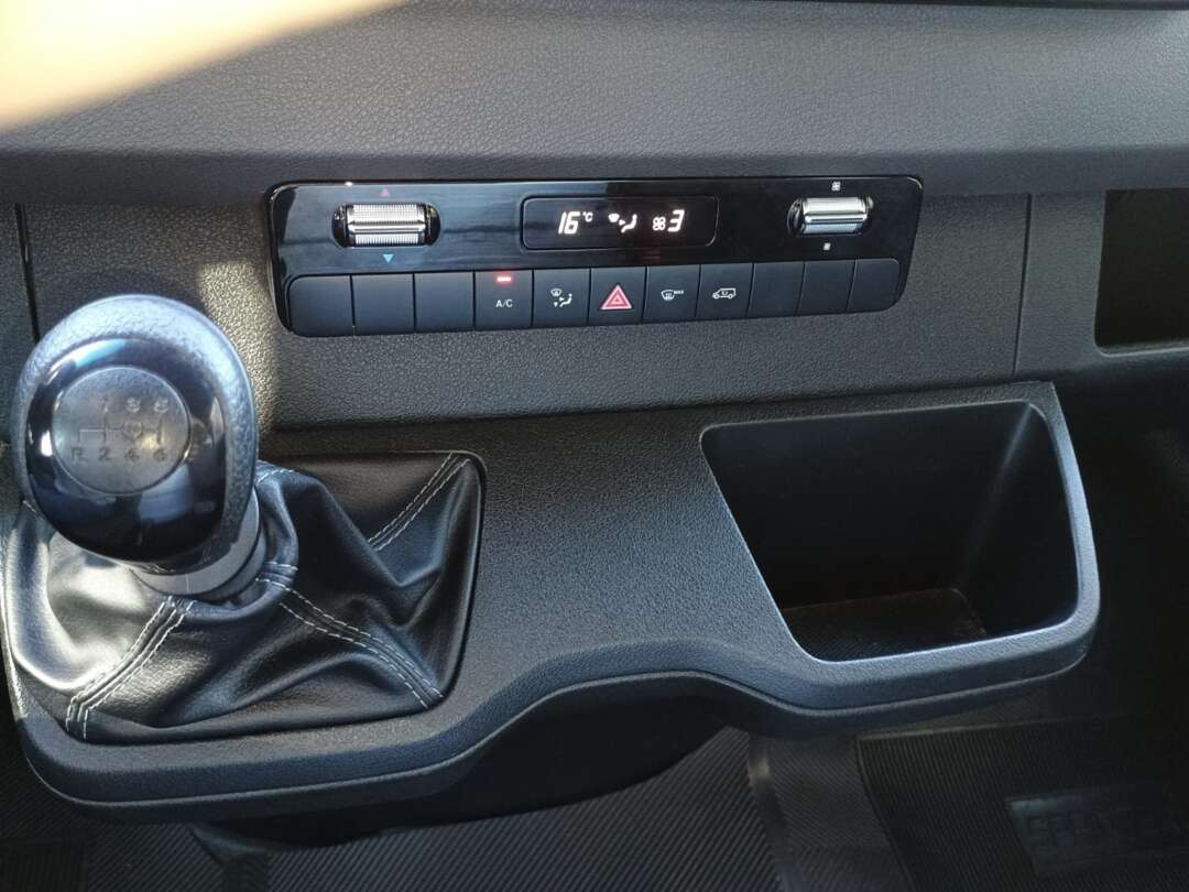 Caminhão MERCEDES BENZ SPRINTER Baú Furgão ANO 2022 de 1.000CAR Curitiba no Paraná